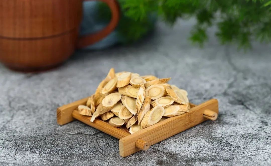 A Comprehensive Guide to Qi-Boosting Herbs and Their Applications