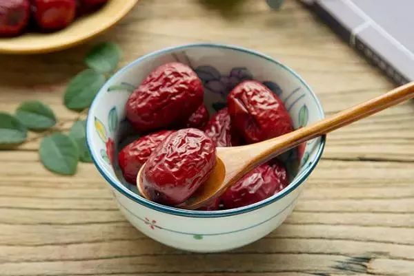 Foods That Nourish Blood: A Comprehensive Overview