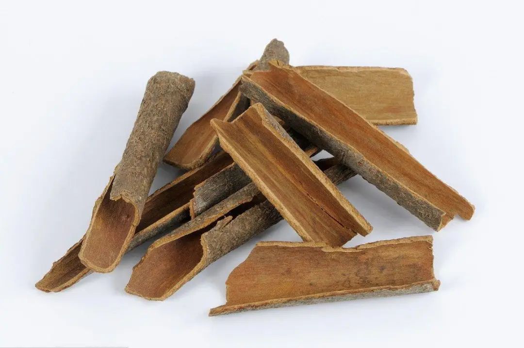 Comprehensive Guide to Cinnamon: Effects and Functions