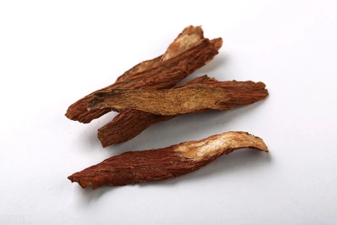 The Efficacy and Functions of Dan Shen: Activating Blood Circulation, Preventing Aging, Essential for Women and the Elderly