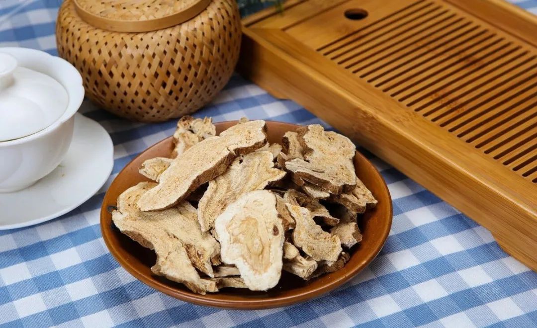 A Comprehensive Guide to Qi-Boosting Herbs and Their Applications