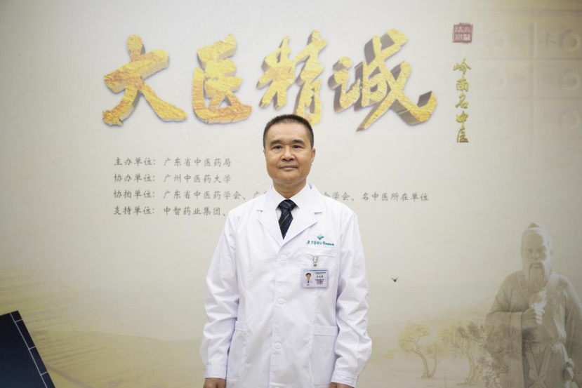 Case Study in TCM: Hong Jiefei's Treatment of Stroke with Strengthening the Body and Expelling Pathogenic Factors