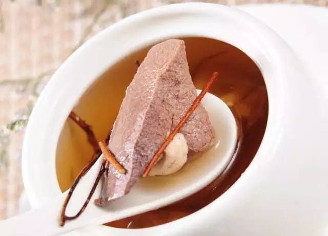 Got Dampness? 20 Recipes for Damp-Removing Soups That Nourish Yin, Tonify Qi and Blood, Support the Lungs, and Strengthen Essence, Suitable for All Ages