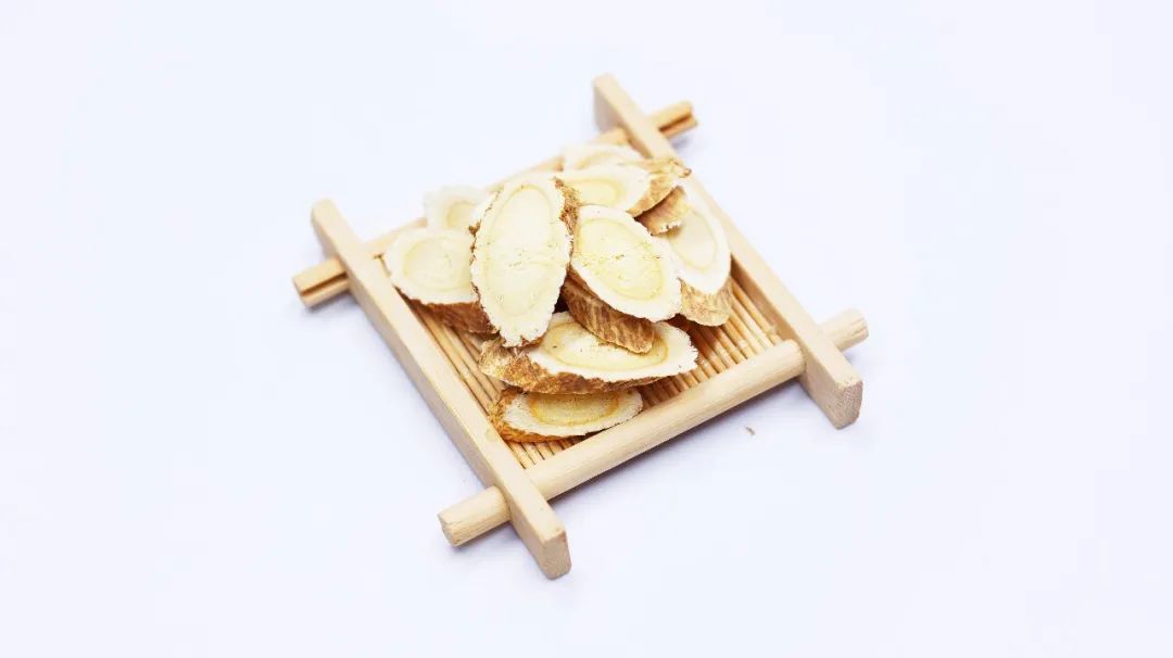 The Remarkable Uses of Huang Qi (Astragalus): Insights from Renowned Physician Gong Tingxian