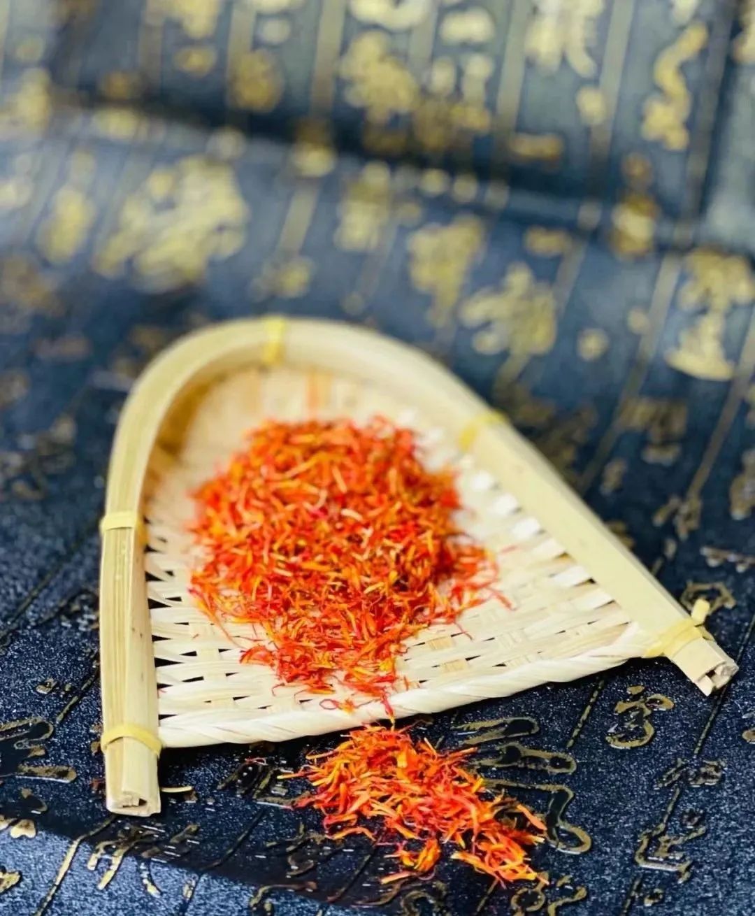 The Benefits of Safflower: Foot Soaks, Wine Infusions, and Treatment for Injuries and Cardiovascular Diseases