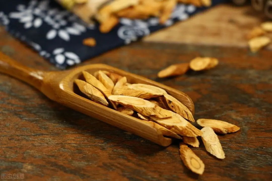 The Four Benefits of Drinking Astragalus Tea and Its Optimal Combinations with Other Herbs