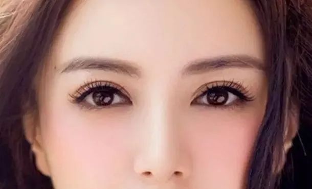 Moxibustion: A Quick Way to Lift Sagging Faces!