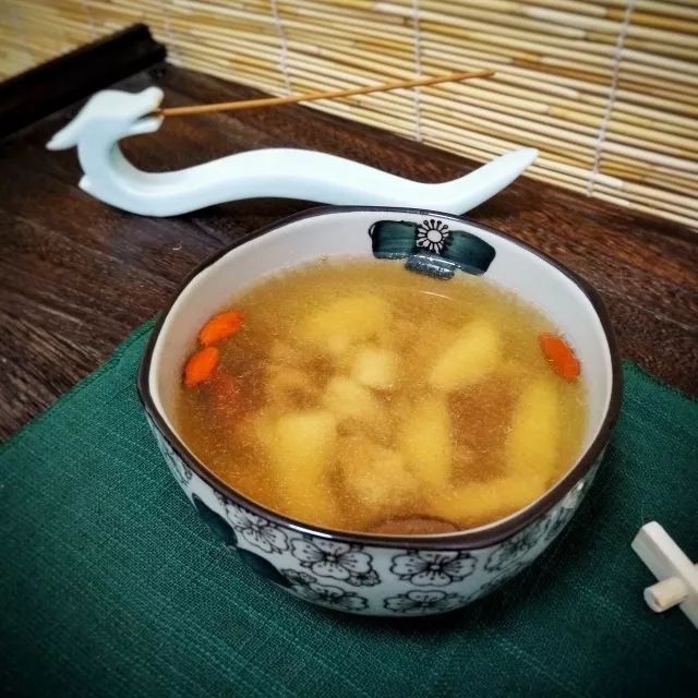Qi Deficiency, Tooth Marked Tongue, and Spleen-Stomach Weakness: Try This Soup!