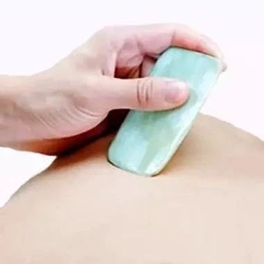 Gua Sha in Summer: A Remedy for Chronic Illness