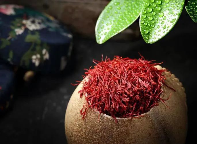 The Significant Differences Between Hong Hua (Safflower) and Zang Hong Hua (Saffron)