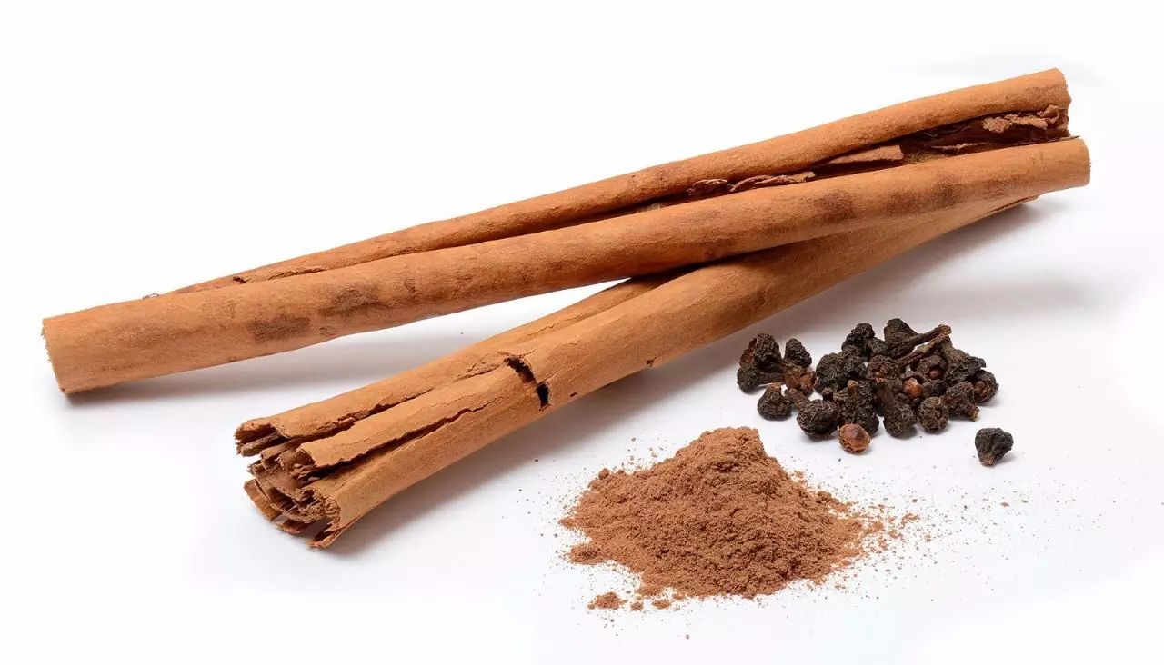 Can Cinnamon Used in Braised Pork Also Be Used in Desserts?