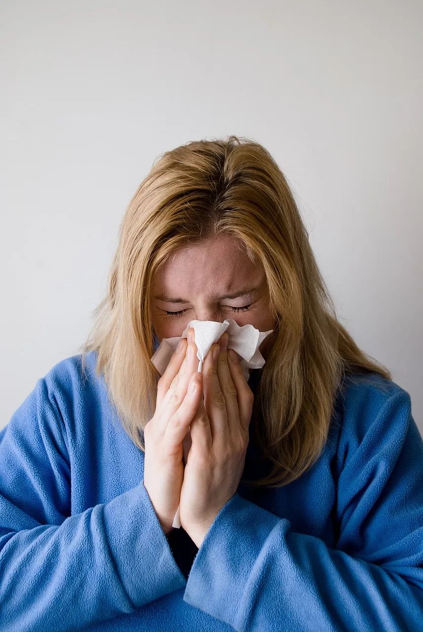Distinguishing Between Wind-Cold and Wind-Heat Colds: A Guide to Different Types of Colds