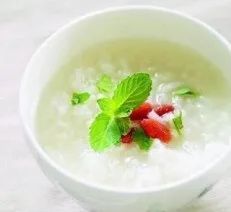 Health Preservation through Seasonal Eating: Dietary Therapy for Different Groups during the Summer Solstice
