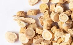 Understanding Chinese Medicinal Herbs: Huang Qi (Milkvetch Root)