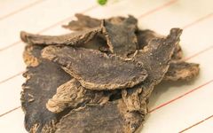 12 Commonly Used Herbs for Clearing Heat and Detoxification