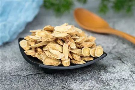 Astragalus: The Top Qi-Boosting Herb - TCM Expert Shares Four Effective Combinations