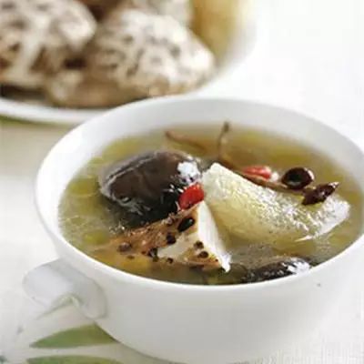 12 Nourishing Medicinal Soups: Incorporating Herbs into Your Meals for Health!