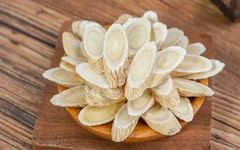 Traditional Chinese Medicine Herb: Huang Qi (Radix Astragali)