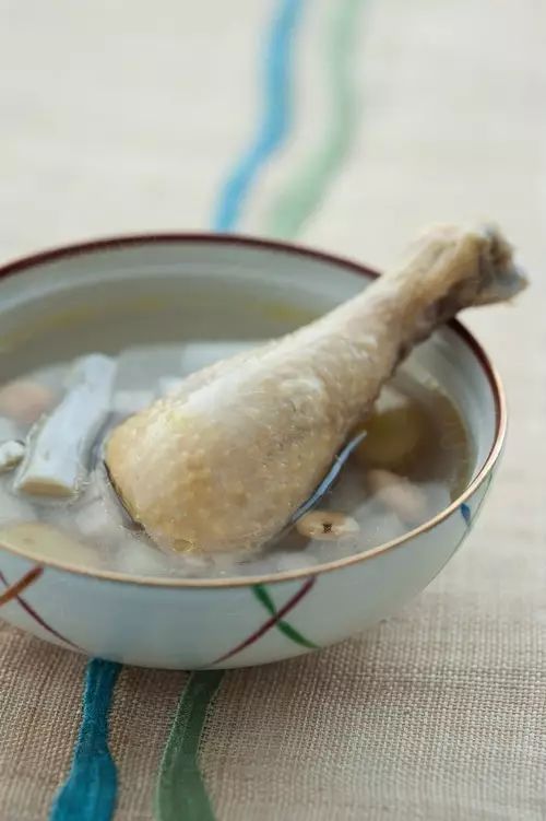 Fuling and Yam Chicken Leg Soup | A Spring Health Soup to Combat the 'Late Spring Chill'