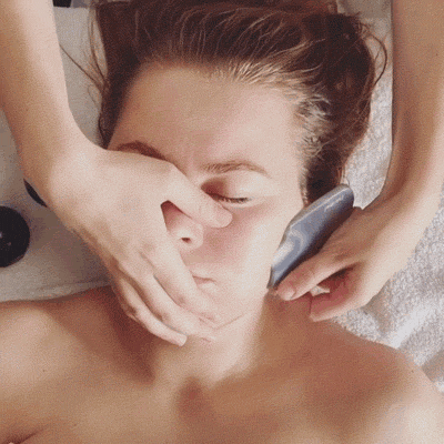 The Secret Gua Sha Technique of Celebrities for a Slim Face and Tight Skin