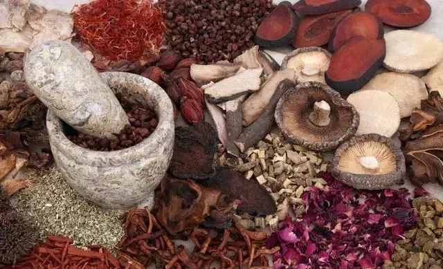 Methods for Activating Blood Circulation and Resolving Blood Stasis: Dispelling Cold, Eliminating Dampness, Regulating Qi, Clearing Heat, Nourishing Blood and Yin, and Calming Liver Yang