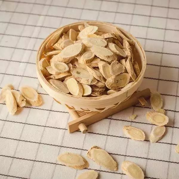 The Top 10 Benefits and 5 Contraindications of Drinking Astragalus Tea: Are You Consuming It Correctly?