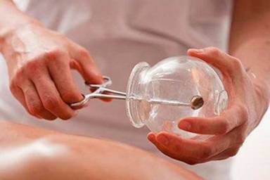 Man Gets Stuck in Cupping Therapy! Firefighters Called for Rescue... Would You Dare to Try It?