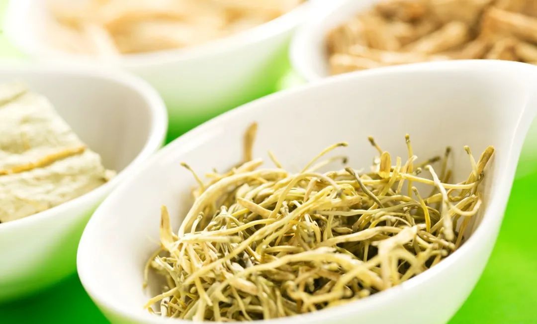 Seven Heat-Clearing and Detoxifying Herbs for Treating Sores and Ulcers, Improving Redness, Swelling, Heat, and Pain