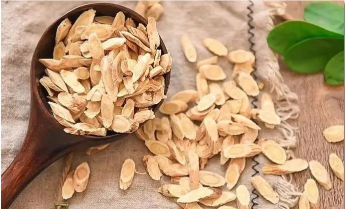 The Efficacy and Usage of Astragalus (Huang Qi)