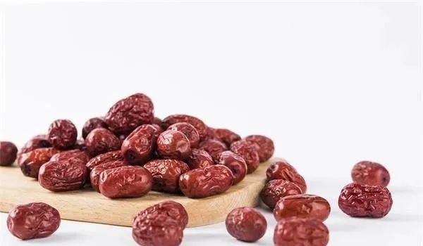 10 Essential Foods for Blood Nourishment