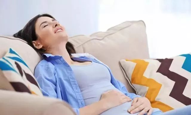 What Traditional Chinese Medicines Are Effective for Spleen and Stomach Deficiency, Damp-Heat, and Weakness?