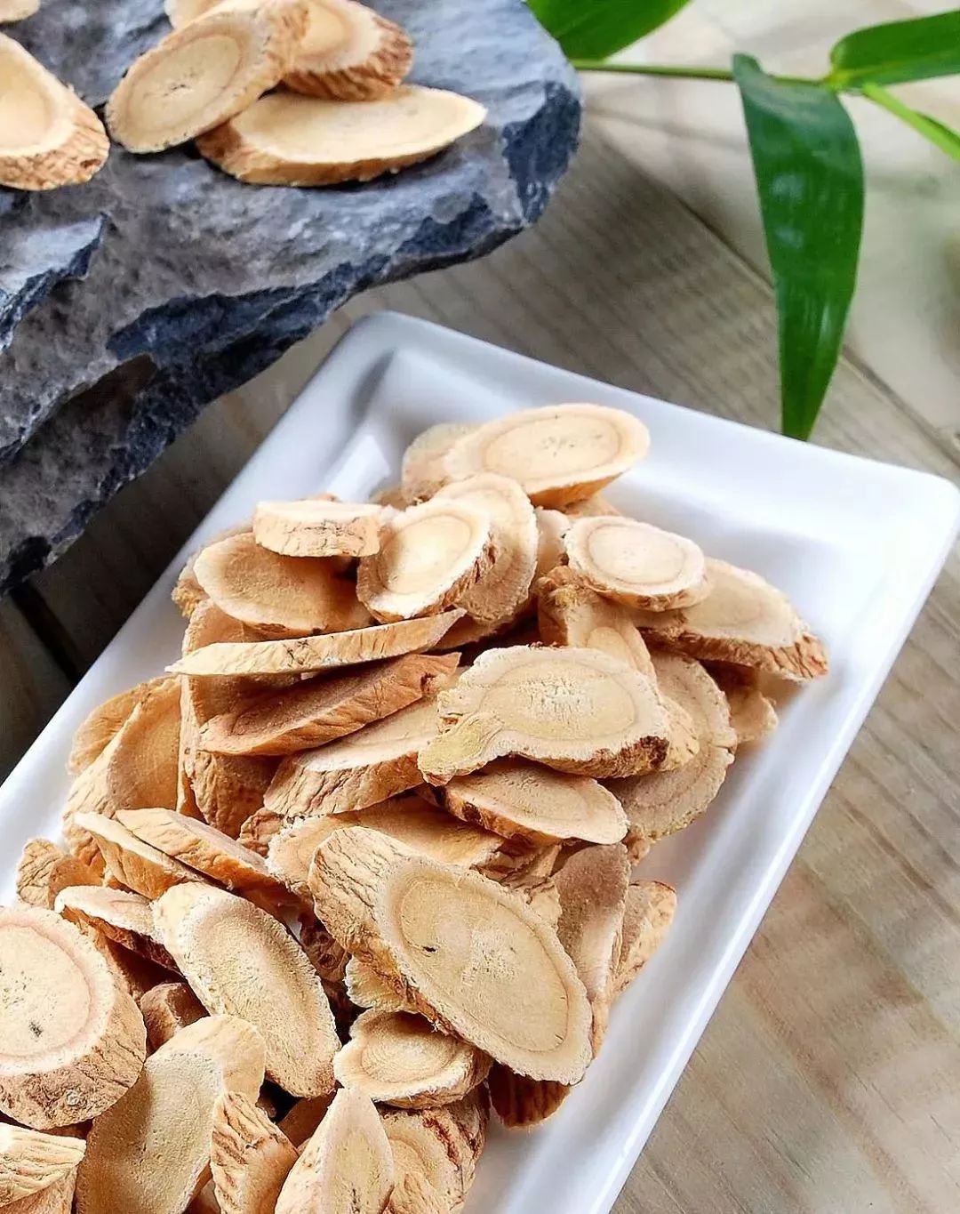 The Golden Partners of Astragalus
