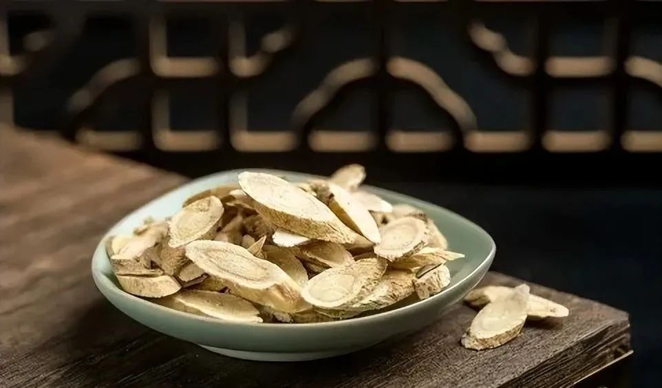 Bai Zhu Tea: Strengthening the Spleen, Boosting Qi, and Eliminating Dampness for Better Health