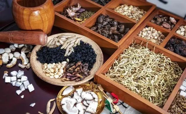 Four Signs of Spleen and Stomach Yang Deficiency That Require Timely Adjustment