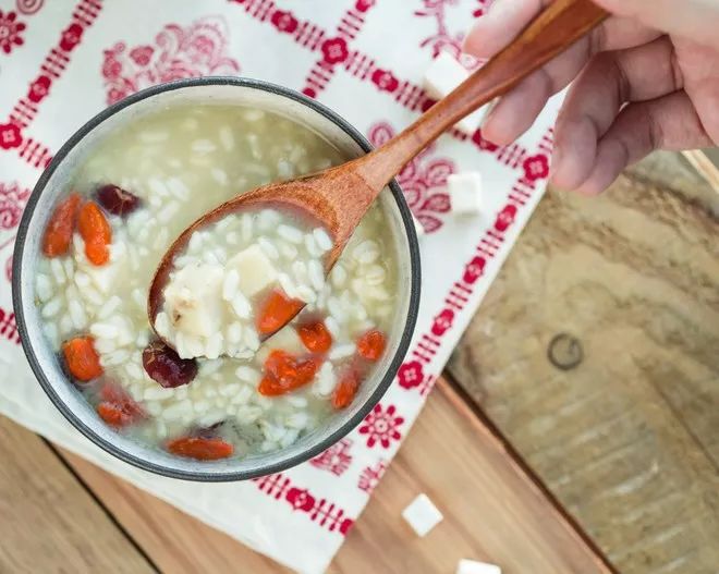 One Gram of Poria: A Powerful Tool for Promoting Diuresis, Reducing Edema, and Strengthening the Spleen, with 6 Poria Recipes