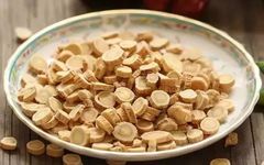 The Top 10 Benefits and 5 Contraindications of Drinking Astragalus Tea: Are You Consuming It Correctly?