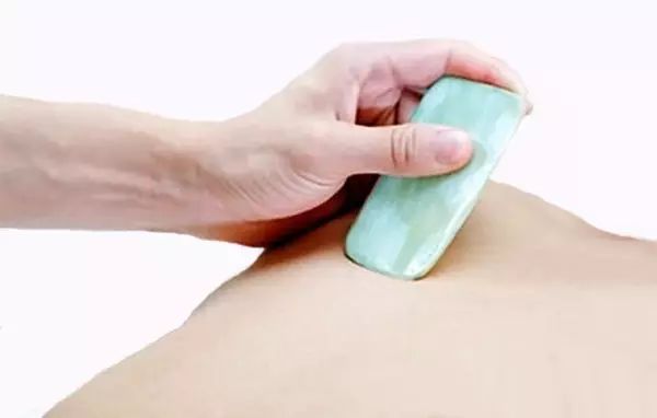 Gua Sha in Summer: A Remedy for Chronic Illness