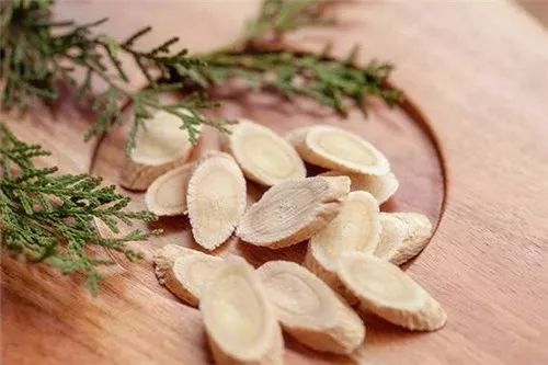 The 7 Best Combinations of Astragalus, 3 Dietary Recommendations, and 4 Contraindications