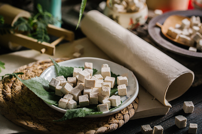 The Mystical Properties of Poria: Why is it Called the "Divine Medicine of All Seasons"?