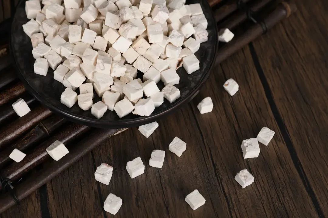 The Comprehensive Guide to Poria: Legends, History, Identification, Efficacy, and Health Recipes