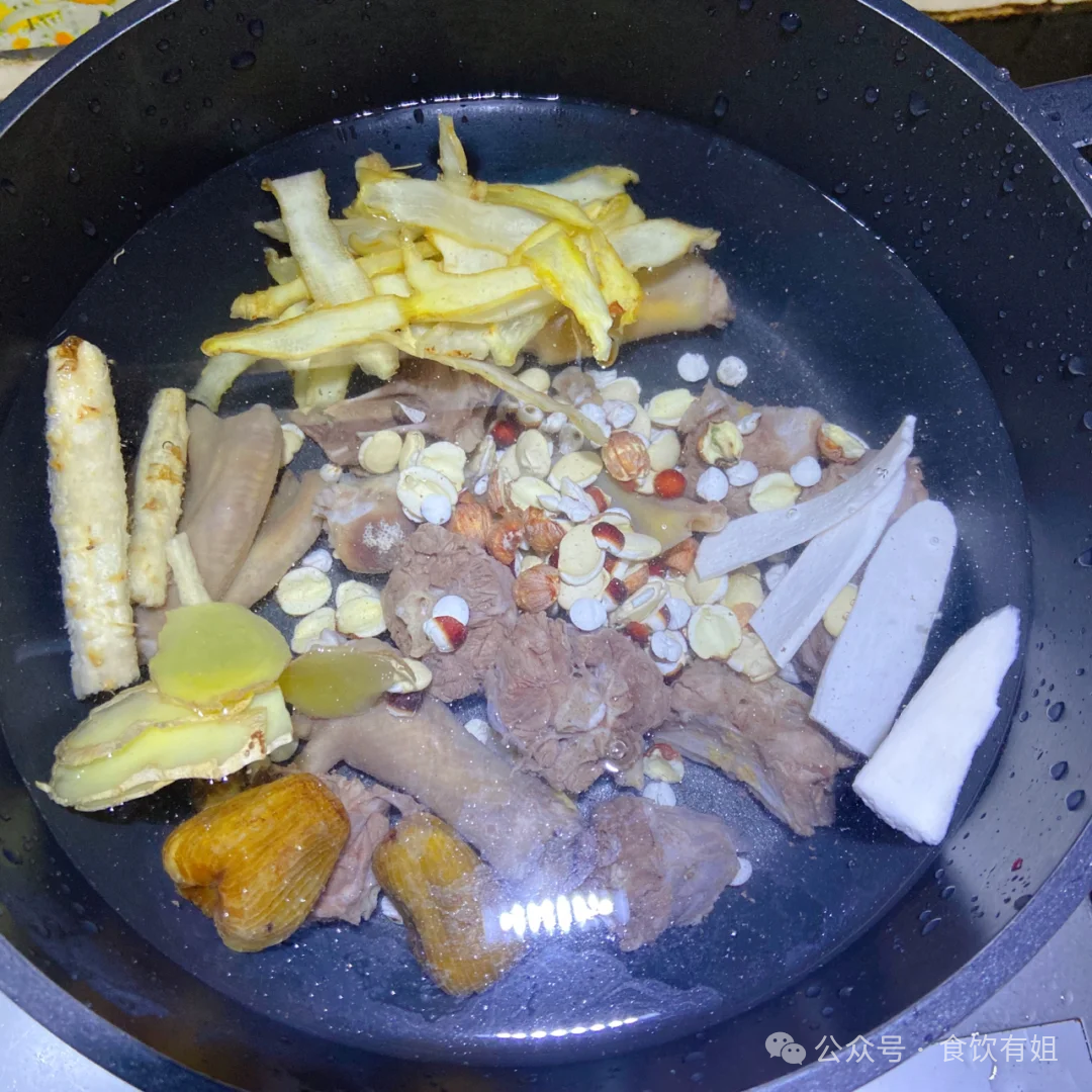 Spring Eating Duck: Clearing Heat and Detoxifying, Enhancing Appetite, and Promoting Diuresis and Reducing Swelling. Essential for the Elderly and Children!