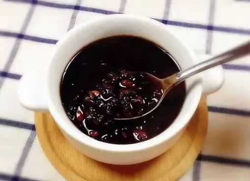 Differentiation of Blood Deficiency, Blood Stasis, Blood Cold, and Blood Heat in Traditional Chinese Medicine with Dietary Therapy Recommendations