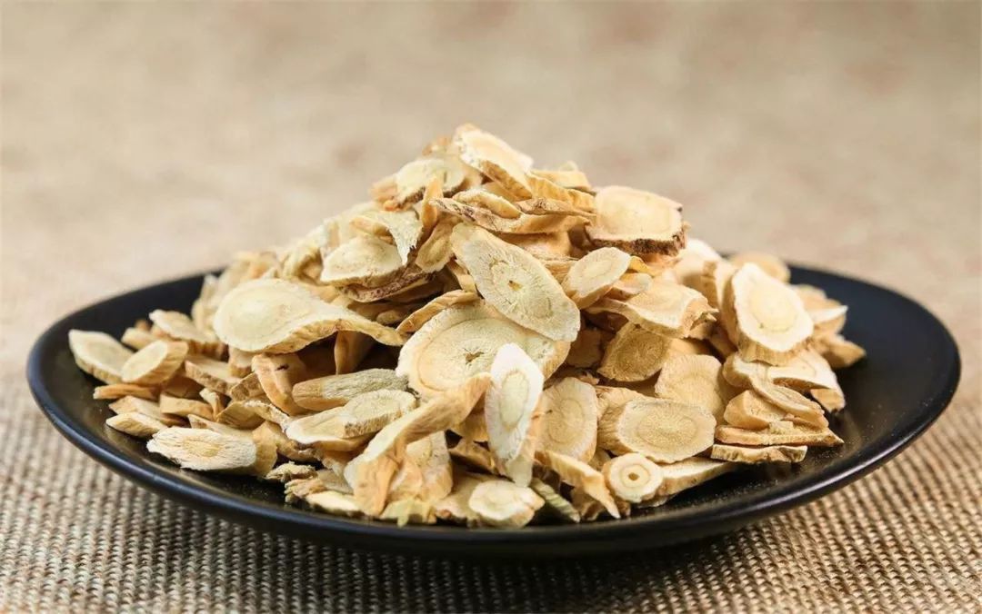The Premier Qi-Boosting Herb: Astragalus for Infusions and Soups to Nourish Qi and Blood!