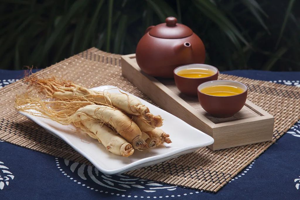 Two Medicinal Herbs Called 'Ginseng': One Greatly Tonifies Vital Qi, the Other Tonifies the Middle and Benefits Qi - Which is 'Most Nourishing'?