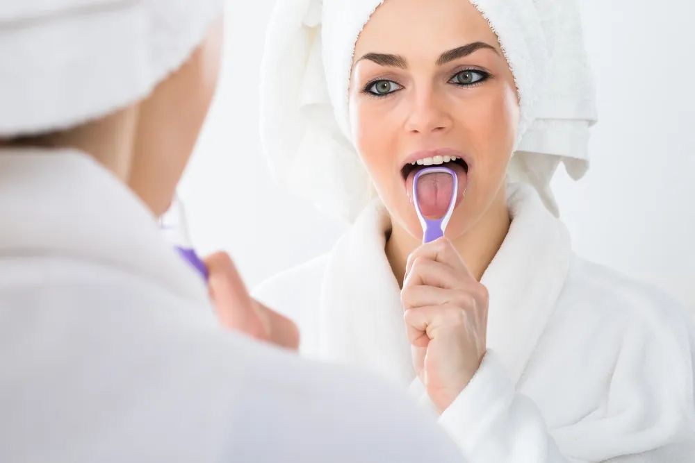 What Causes a Thick White Coating on the Tongue?