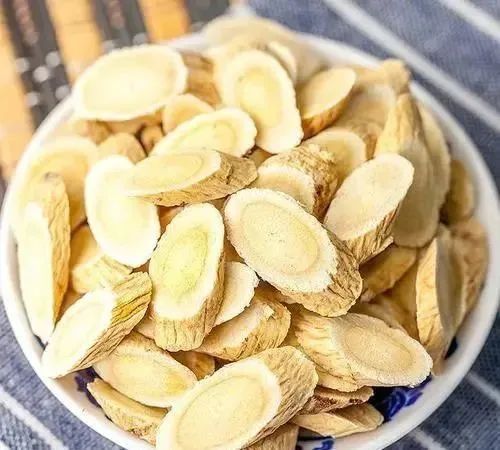 The Functions and Efficacy of Astragalus (Huang Qi), Its Side Effects and Contraindications