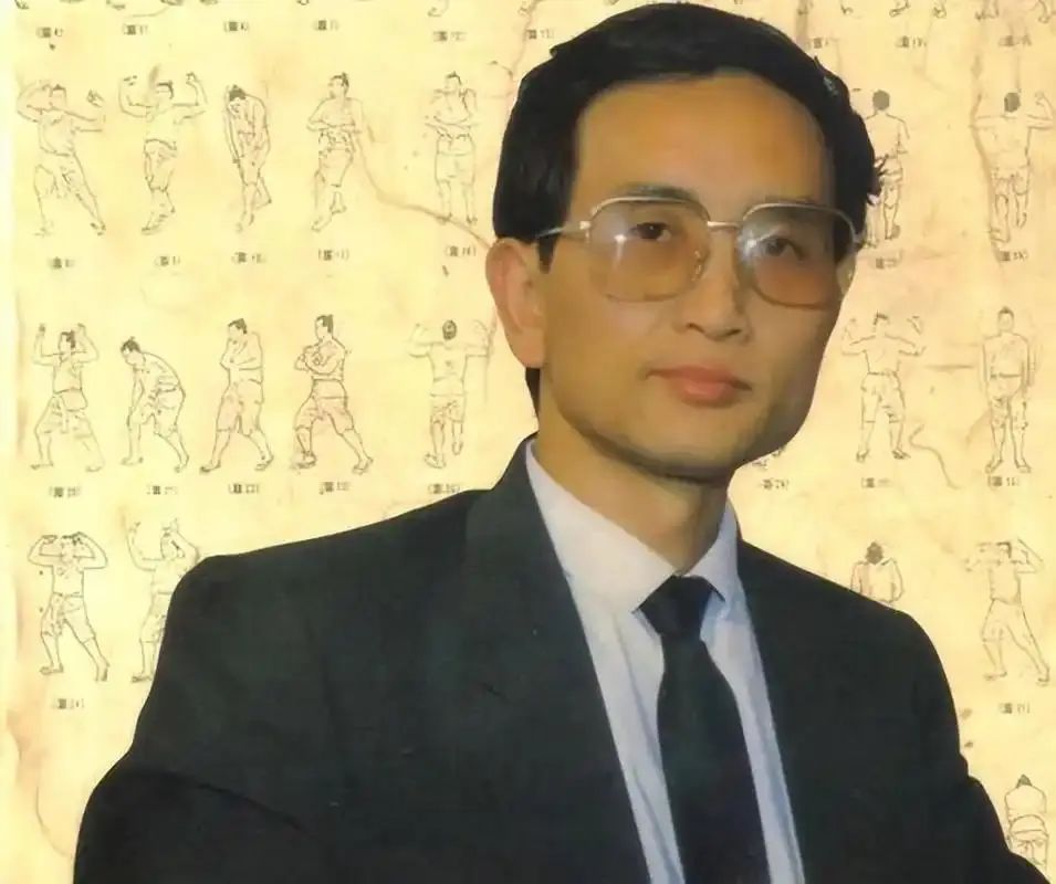 Qigong Master Yan Xin: Claims to Extinguish Fires and Intercept Missiles with Thought, Poses Closely with US Presidents