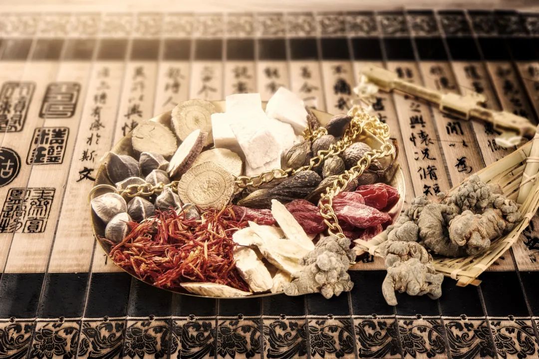 Three Combinations of Chinese Herbs Commonly Used for Activating Blood Circulation and Resolving Stasis