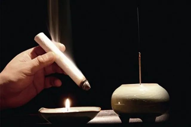 What Are the Classifications of Moxibustion?