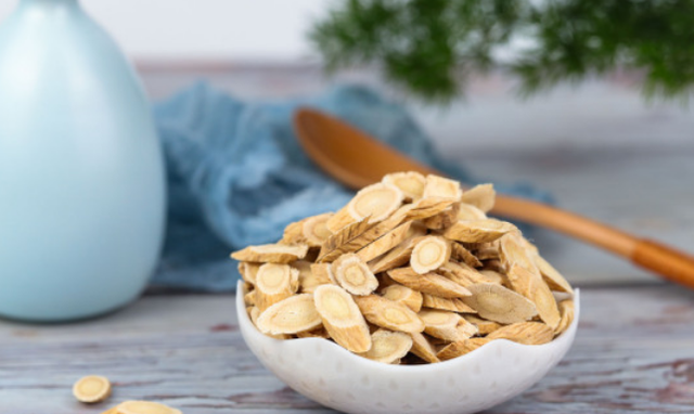 Boosting Qi with Astragalus: Doctors Recommend 5 Herbal Combinations for Better Results